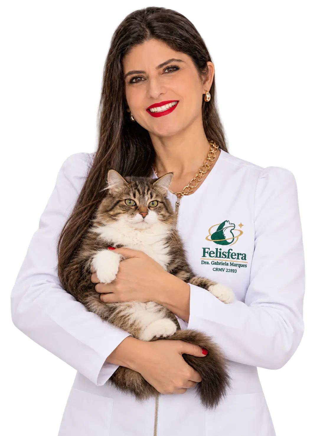 Dra. Gabriela Marques sorrindo, de jaleco branco com o logo da Felisfera, abraçando um gato de pelos longos